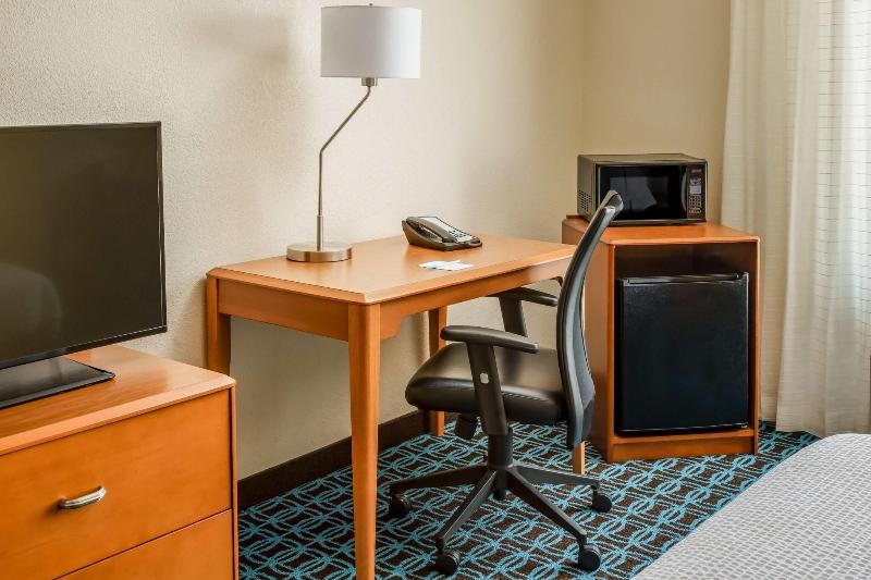 キングサイズベッドのスタンダードルーム, Fairfield By Marriott Peoria East