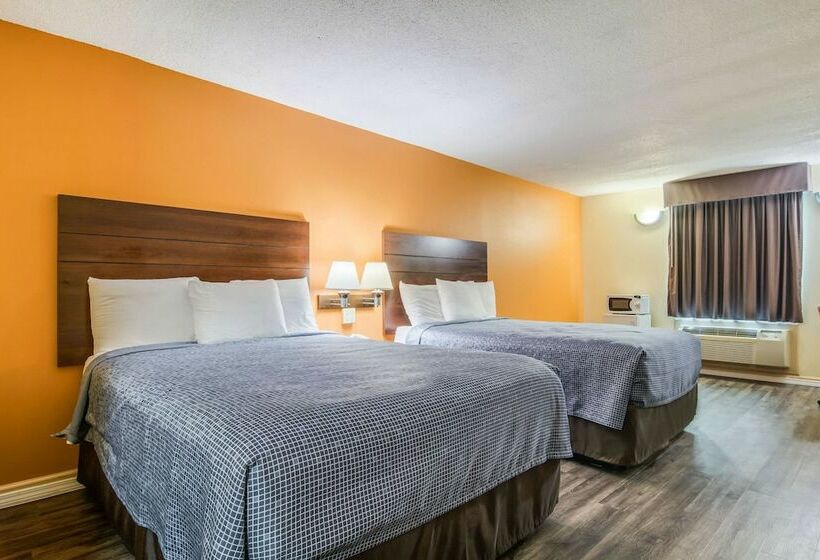 חדר סטנדרט שתי מיטות זוגיות, Econo Lodge At Six Flags