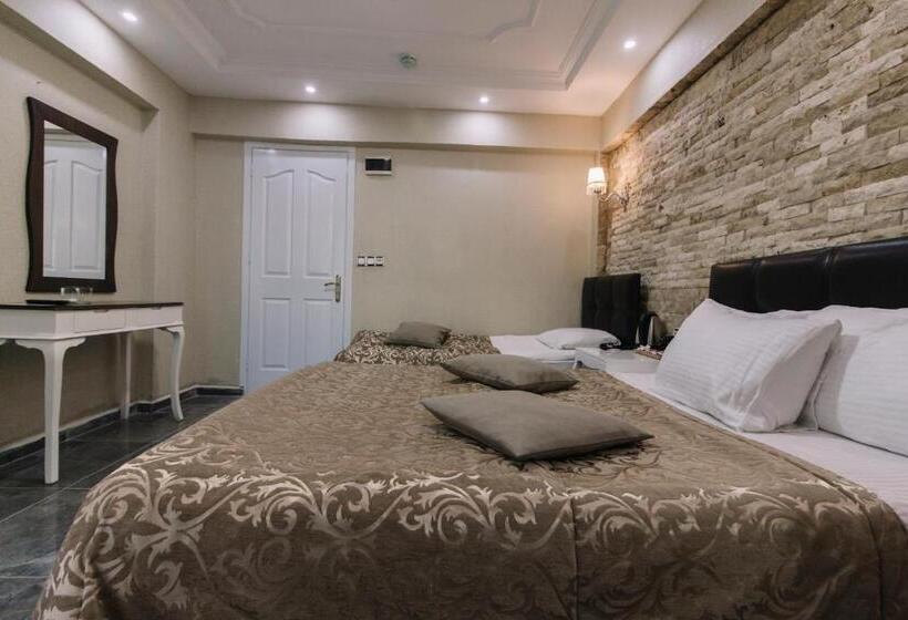 اتاق استاندارد سه نفره, Melrose House