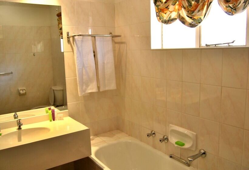 주니어 스위트, Safari Hotel & Convention Centre