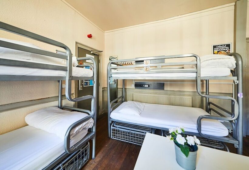 Кровать в Многоместном Номере с Общей Ванной, St Christopher S The Inn   London Bridge