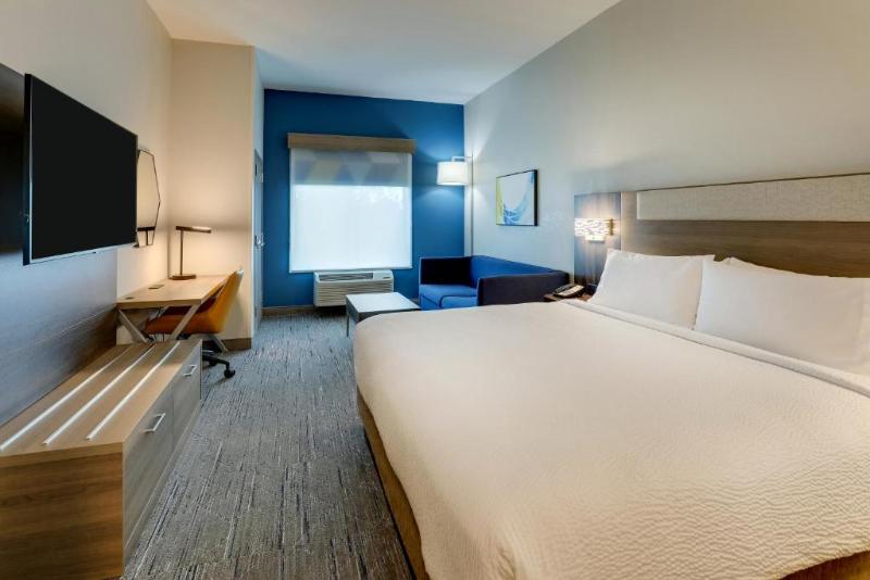 Номер Стандарт Кровать Кинг Адаптированный для Инвалидов, Holiday Inn Express Leland   Wilmington Area, An Ihg