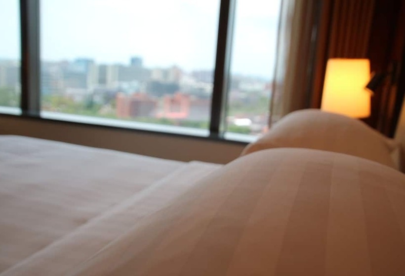 اتاق لوکس با تخت بزرگ, Shangri La Far Eastern Tainan