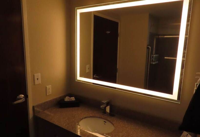 Люкс с гидромассажем, Best Western Prime Inn & Suites