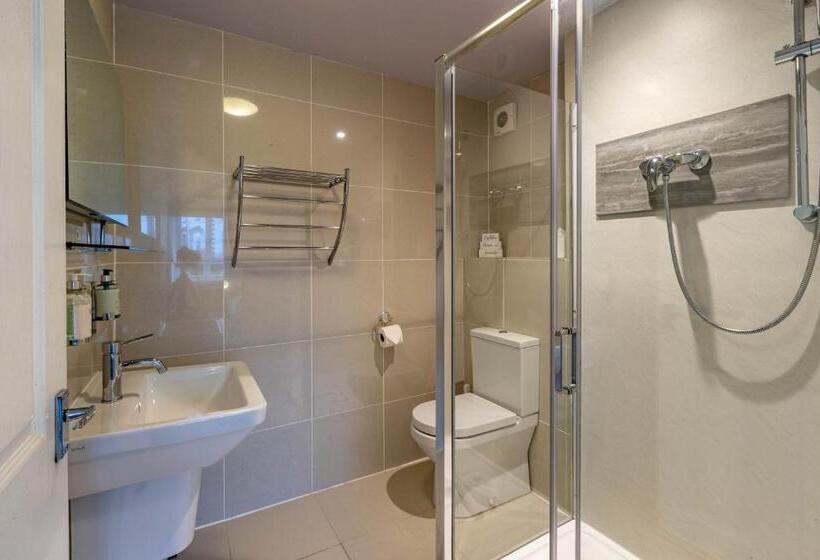 Трехместный Номер Deluxe, Holly Lodge Guest House With Free Off Site Health Club