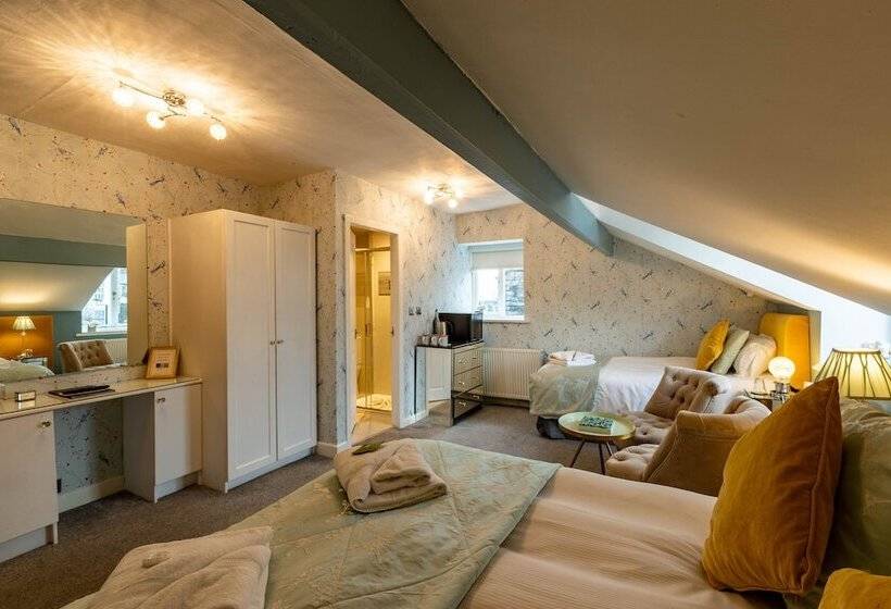 Трехместный Номер Deluxe, Holly Lodge Guest House With Free Off Site Health Club