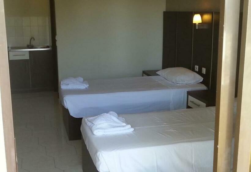 استودیو استاندارد با چشم‌انداز استخر, Rose Hotel Faliraki