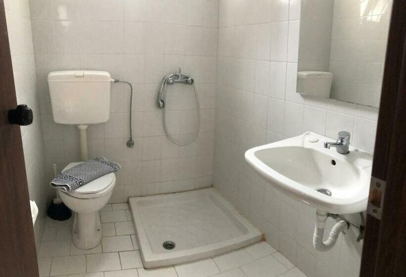 استودیوی استاندارد, Rose Hotel Faliraki