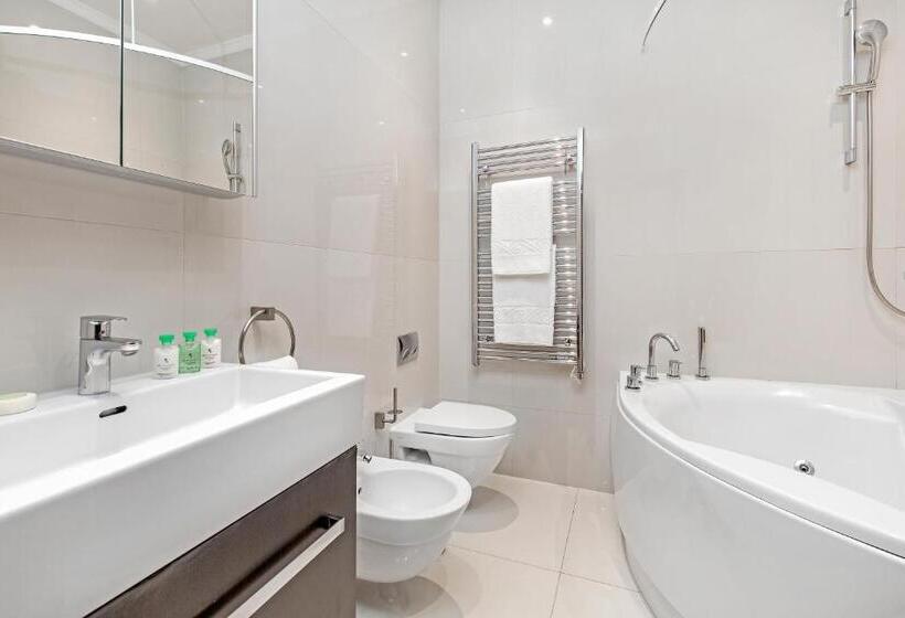Апартаменты Deluxe 3 Спальни, 130 Queen S Gate Apartments