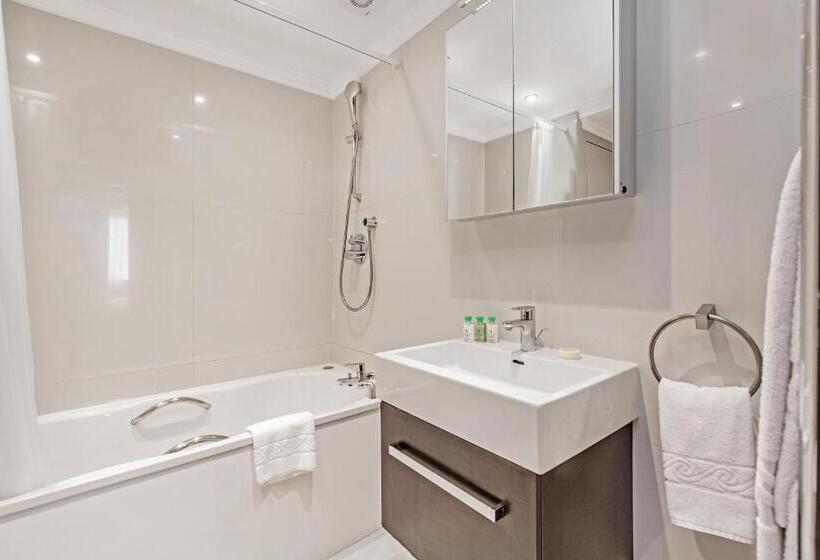 Апартаменты Superior 3 Спальни, 130 Queen S Gate Apartments