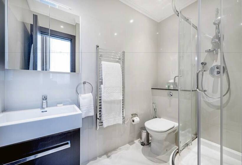 Апартаменты Deluxe 2 Спальни, 130 Queen S Gate Apartments