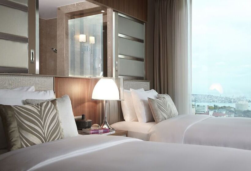 Номер Deluxe Вид на Город, Renaissance Istanbul Polat Bosphorus