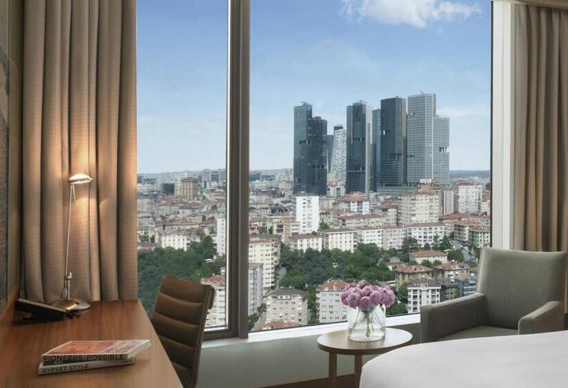 Номер Deluxe Кровать Кинг, Renaissance Istanbul Polat Bosphorus