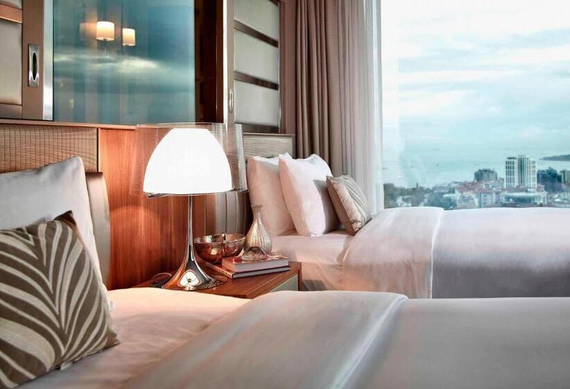 Номер Deluxe с Видом, Renaissance Istanbul Polat Bosphorus