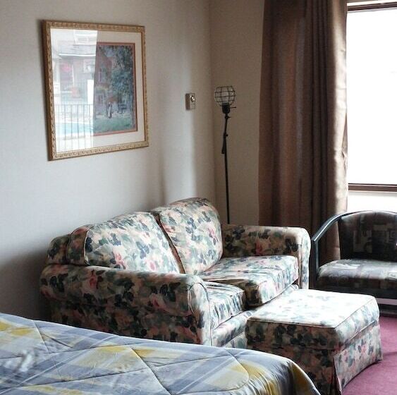 带2个双人床的标准工作室, Towne And Country Motel