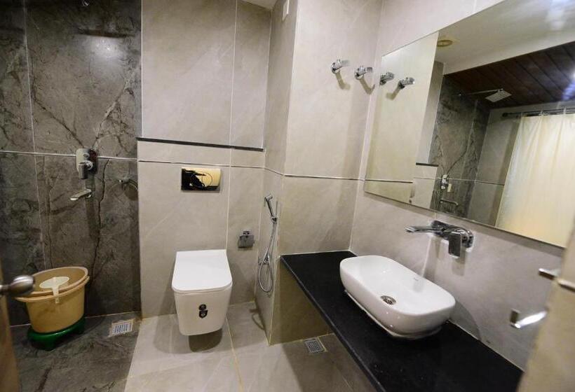 Quarto Deluxe, Shree Gajanana   Lift  Wifi With Restaurant Facilities Near Sea Beach Best Choice Of Travellers By M