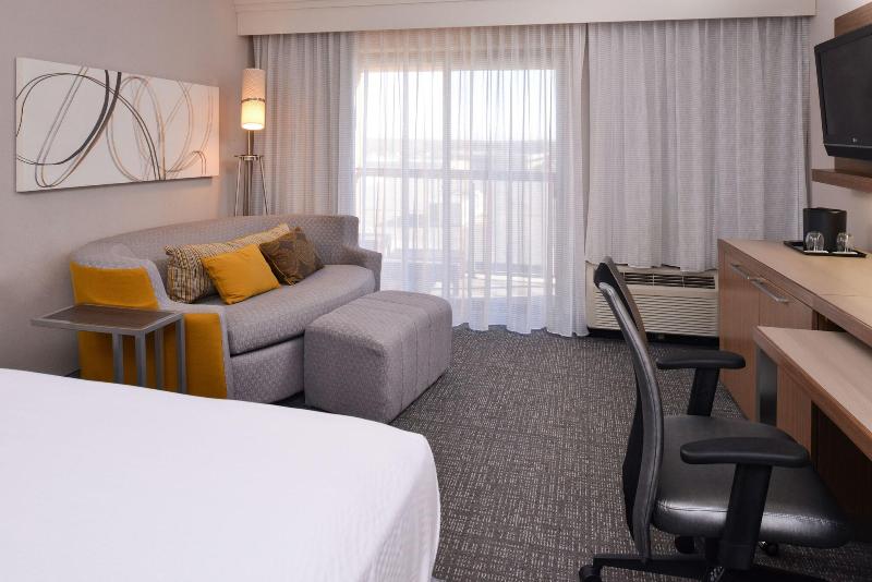 Стандартный Номер Кровать Кинг, Courtyard By Marriott Milwaukee North/brown Deer