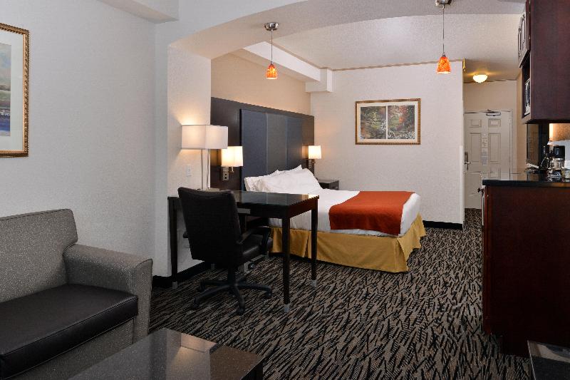 스위트 킹사이즈 침대, Holiday Inn Express & Suites Tacoma South   Lakewood, An Ihg