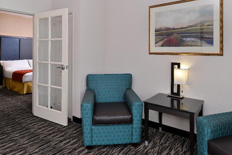 Люкс Кровать Кинг, Holiday Inn Express & Suites Tacoma South   Lakewood, An Ihg