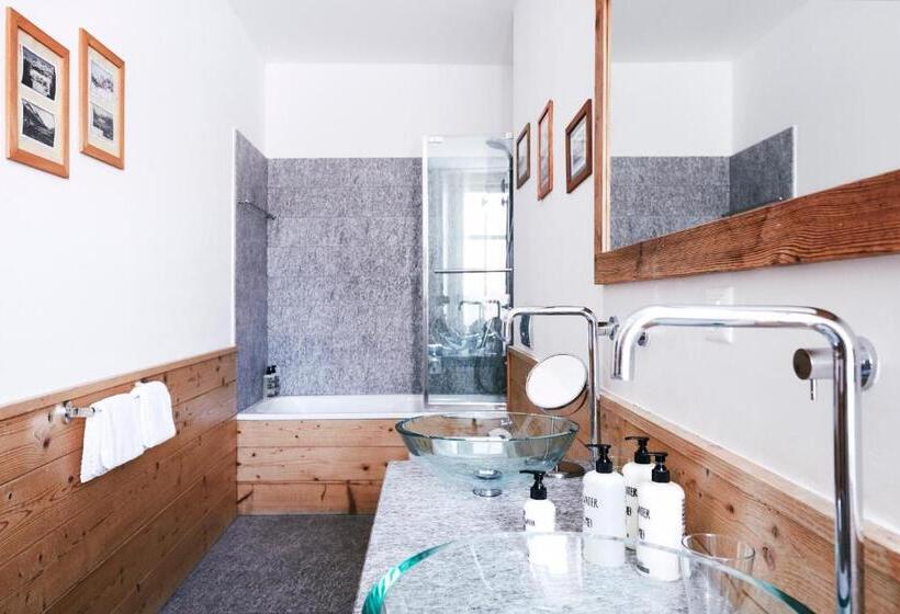 Family flat with lake view, Maloja Palace