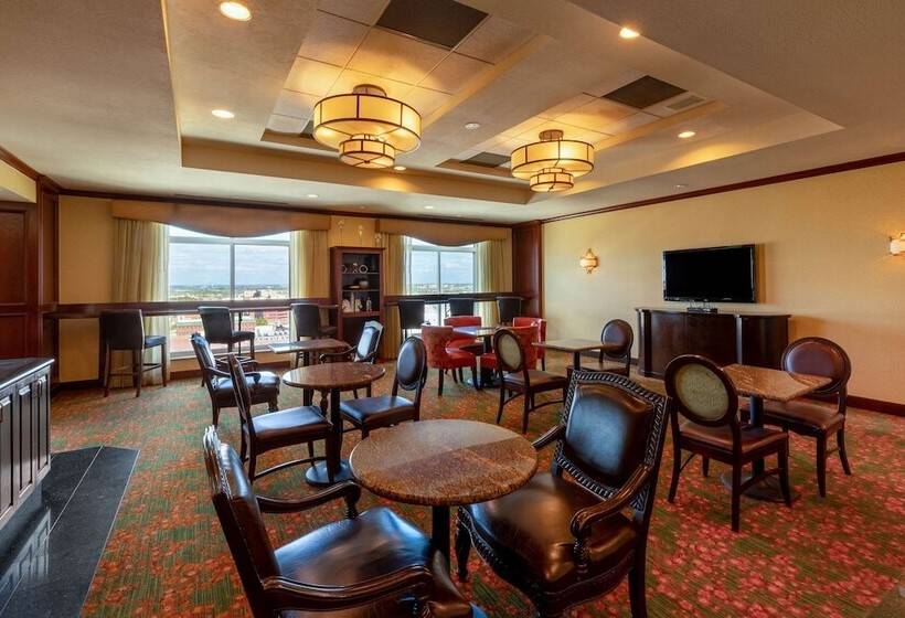 Номер Клуб, Wyndham Grand Oklahoma City Downtown