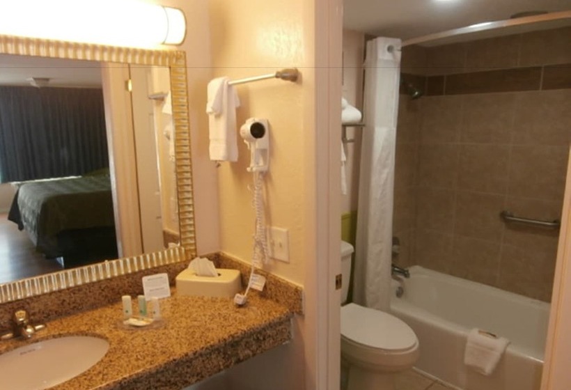Номер Стандарт 2 Двуспальные Кровати, Quality Inn Hinesville   Fort Stewart Area, Kitchenette Rooms   Pool   Guest Laundry