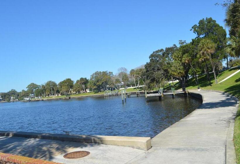 1 Bedroom Apartment Lake View, Tarpon Inn