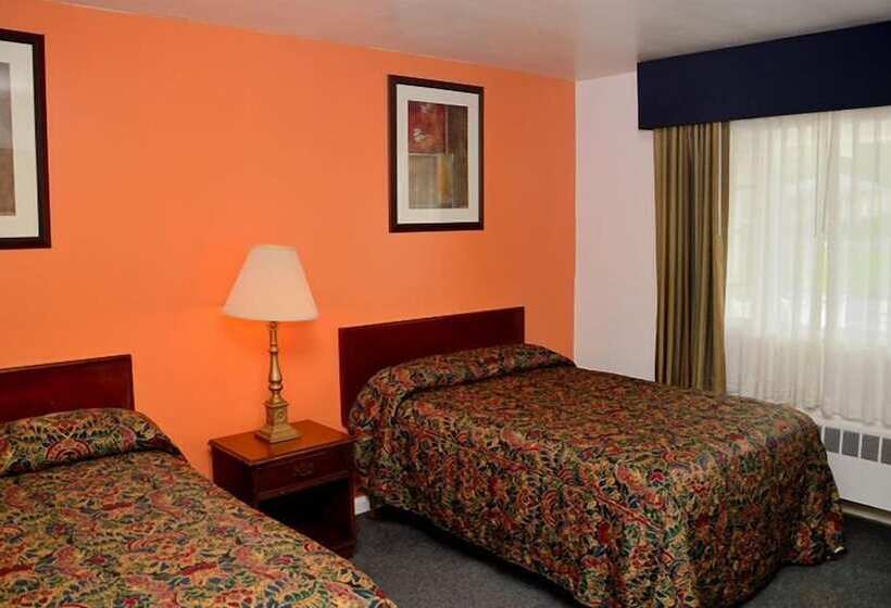 Номер Стандарт 2 Двуспальные Кровати, The Cardinal Inn