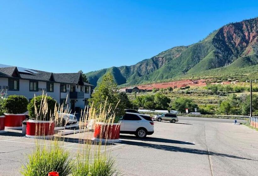 Номер Стандарт, Adventure Inn   Glenwood Springs