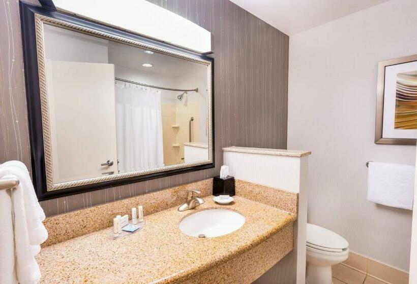 스탠다드 룸 킹사이즈 침대, Courtyard By Marriott Kingston
