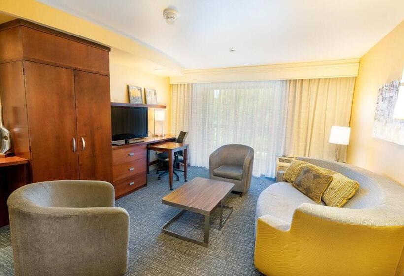 스위트 킹사이즈 침대, Courtyard By Marriott Kingston