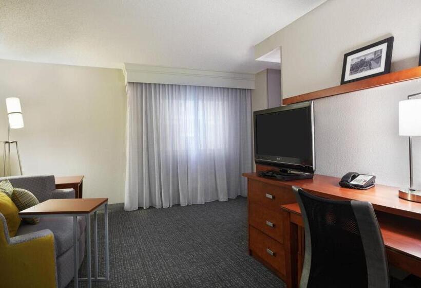 스위트 킹사이즈 침대, Courtyard By Marriott Little Rock Downtown