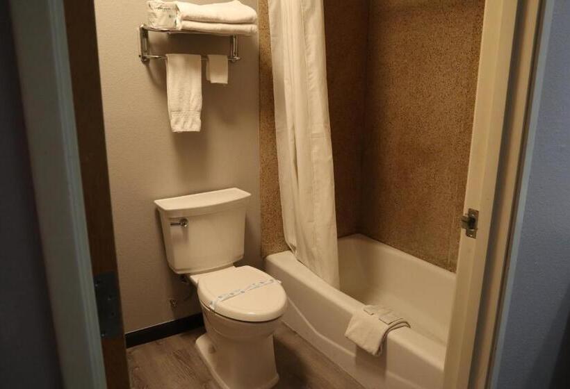 Люкс 3 Спальни, Express Inn & Suites Eugene