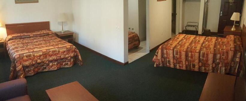 Люкс 3 Спальни, Express Inn & Suites Eugene