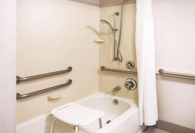 장애인을 위한 킹사이즈 침대 스탠다드 룸, La Quinta By Wyndham Newark   Elkton