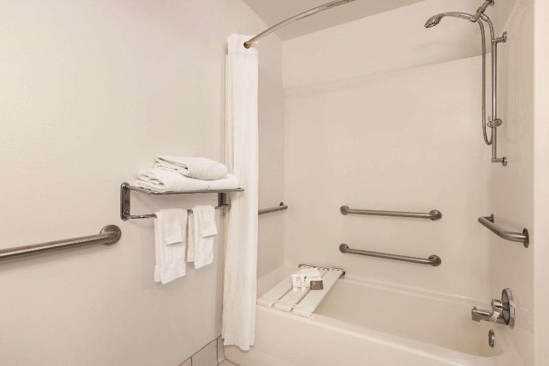 Люкс Адаптированный для Инвалидов, Country Inn & Suites By Radisson, Conyers, Ga