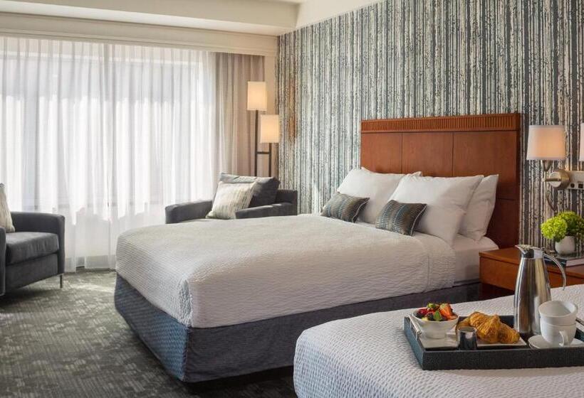 장애인을 위한 스탠다드 룸, Courtyard Burlington Harbor
