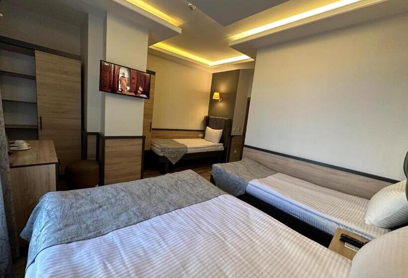 اتاق سوپریور چهار تخته, Ethnica Hotel Old City