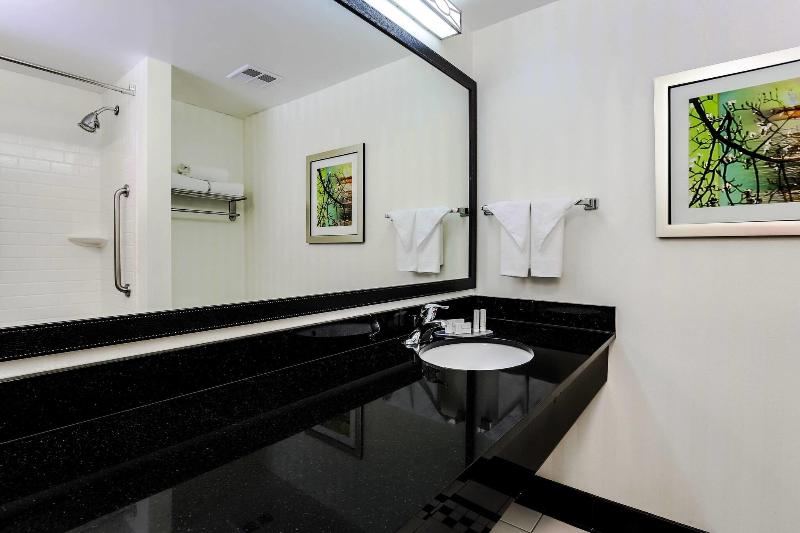 스탠다드 스튜디오 킹침대, Fairfield By Marriott Wilkes Barre
