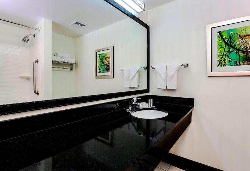 스탠다드 스튜디오 킹침대, Fairfield By Marriott Wilkes Barre