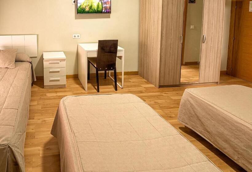 Номер Стандарт Трехместный, Hostal Real Aranjuez