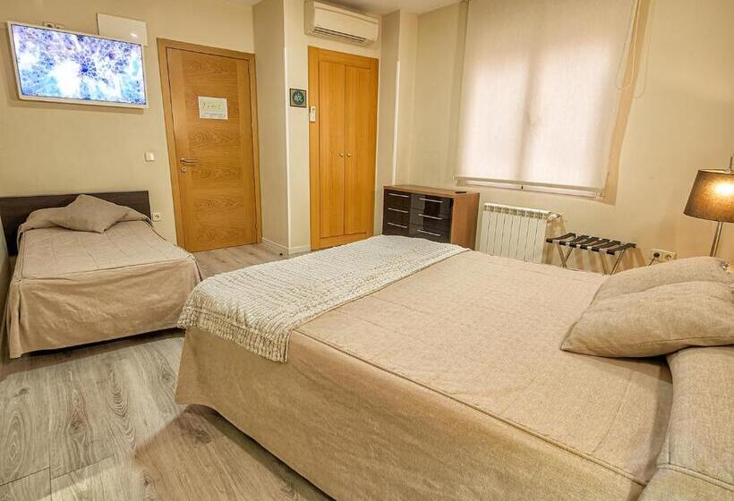 Номер Стандарт Трехместный, Hostal Real Aranjuez