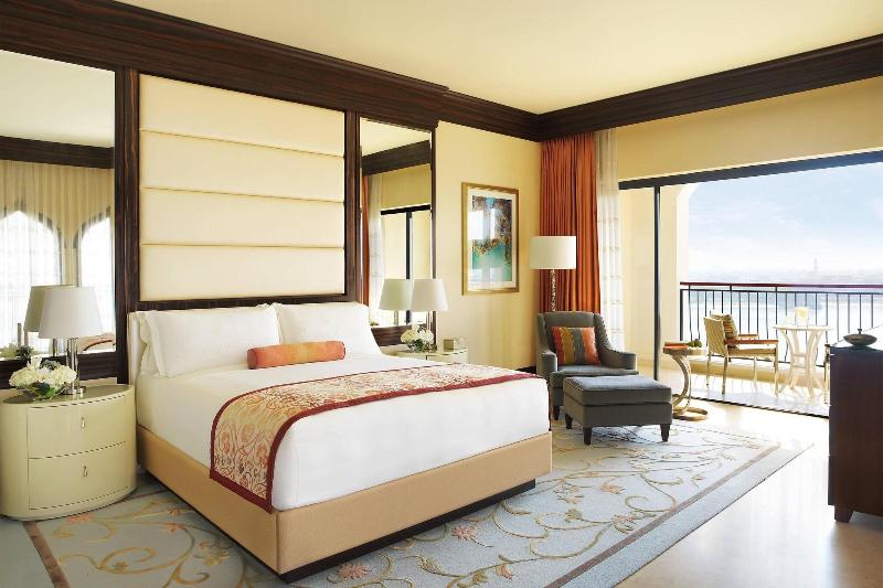 Номер Deluxe Кровать Кинг, The Ritzcarlton Abu Dhabi  Grand Canal