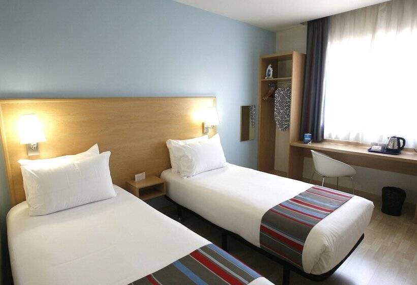 Номер Стандарт, Travelodge Barcelona Poblenou