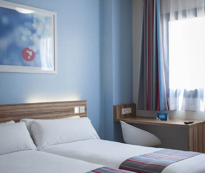 Номер Стандарт Адаптированный для Инвалидов, Travelodge Barcelona Poblenou