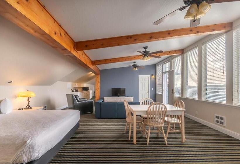 Family Suite, Pacific Reef Hotel & Light Show