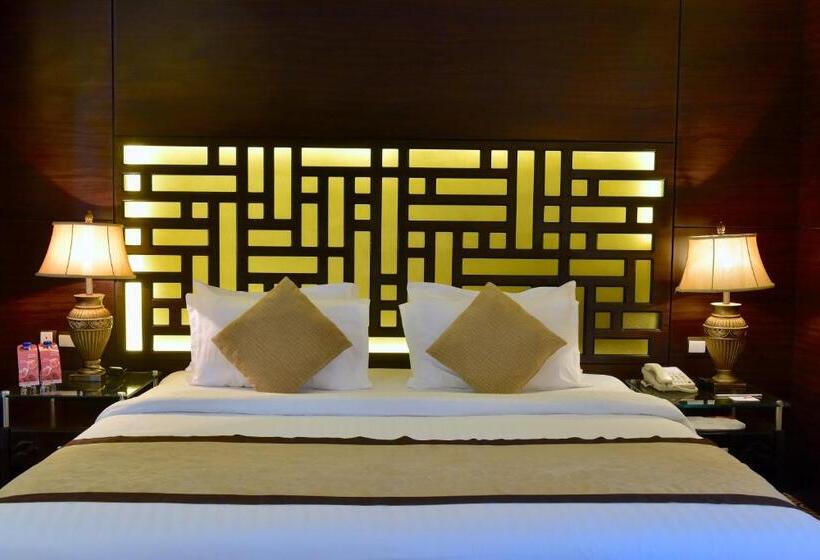 皇家套房, Awaliv International