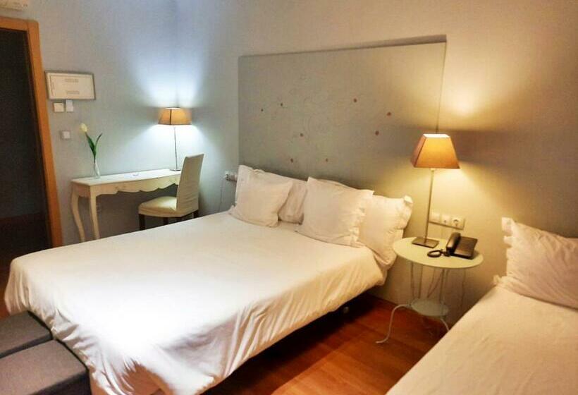 Quarto Triplo Estandar, Santana Hotel Restaurante
