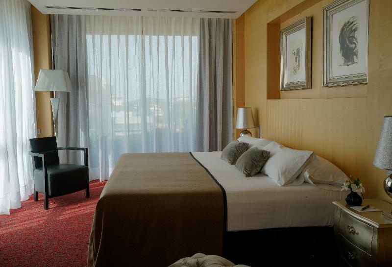 Полулюкс, Mim Sitges & Spa