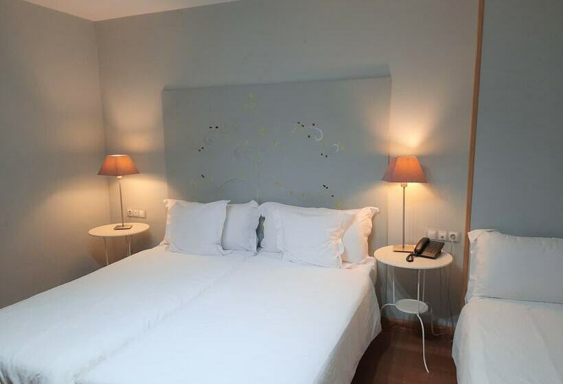 Quarto Triplo Estandar, Santana Hotel Restaurante